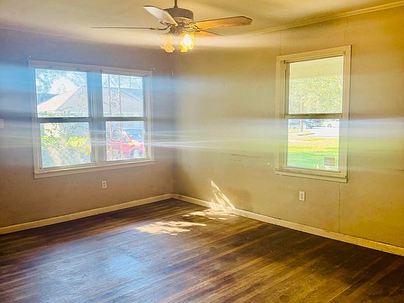 4th image of 310 Crawford St