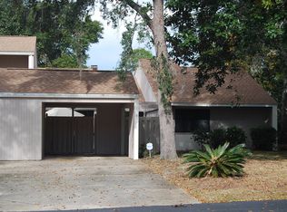 800 Bay Dr APT 9, Niceville, FL 32578