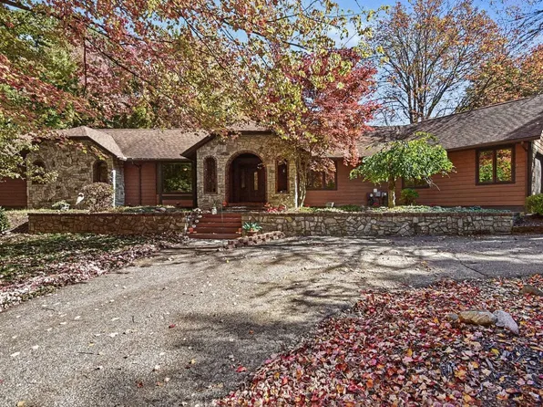 2240 E El Rancho Dr, Midland, MI 48642
