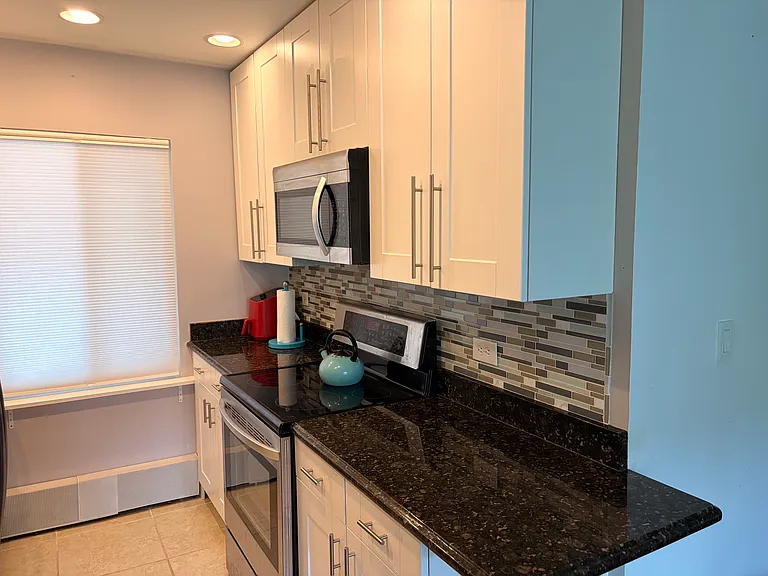 777 Hinman Ave #33 — Photo 4