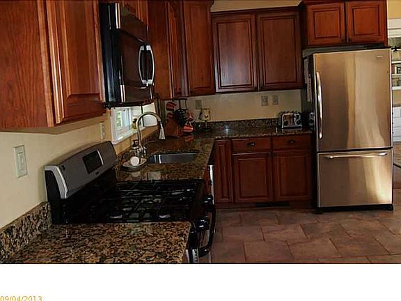 5th image of 6 E Valentine St