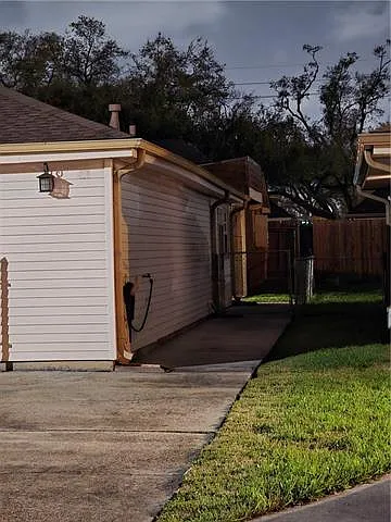 1019 Clouet St — Photo 10