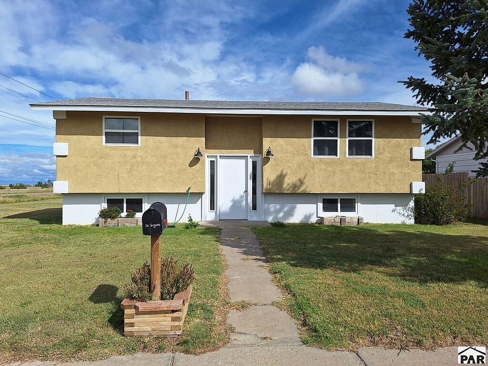 1st image of 200 Sequoia St