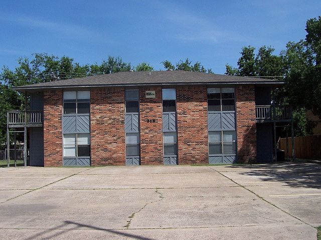 1st image of 316 Manuel Dr APT C