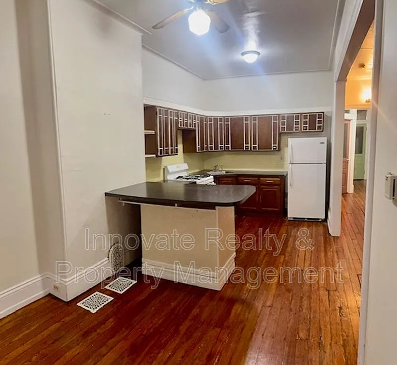 2 bed, 1.0 bath, $1,300 — Photo 3