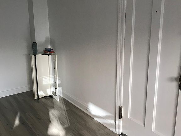 4th image of 844 W Ainslie St APT J2