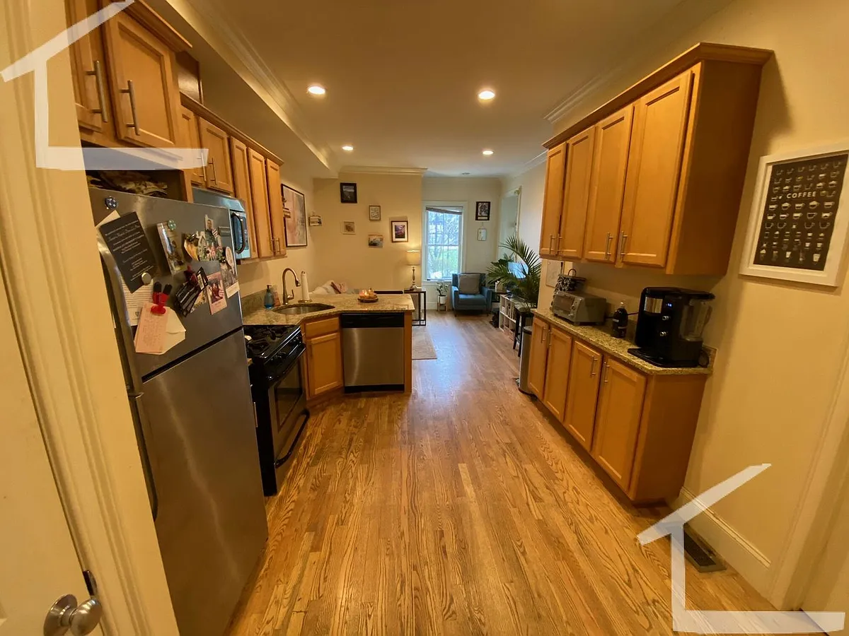 Building Photo - 25 Lothrop St #1