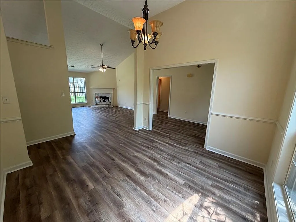 3 bed, 2.0 bath, 1702 sqft, $1,875 — Photo 3