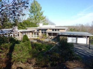 14 Comstock Ln, Wilton, CT 06897