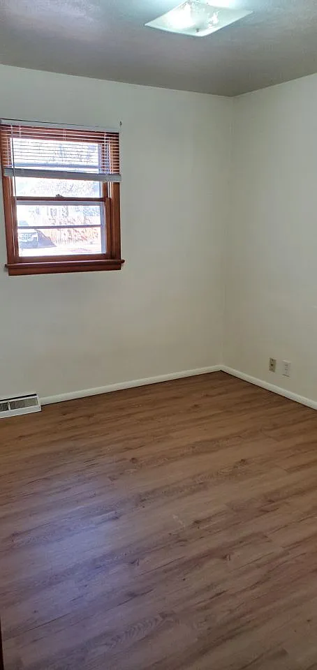 2 bed, 1.0 bath, $1,095 — Photo 3
