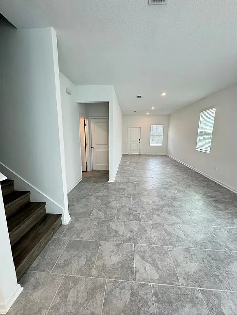 3 bed, 1888 sqft, $2,000 — Photo 2
