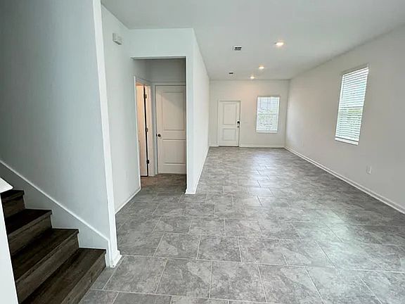 2nd image of 3174 Laurent Loop