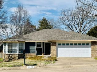2520 N Hampton Ct, Fayetteville, AR 72703