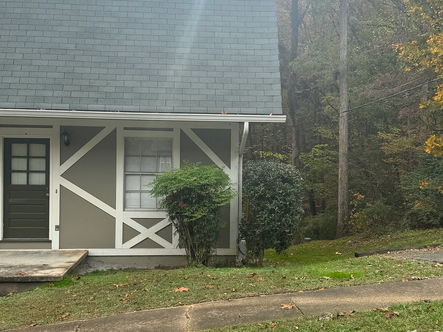 2 bed, 1.5 bath, 900 sqft, $1,300 — Photo 2