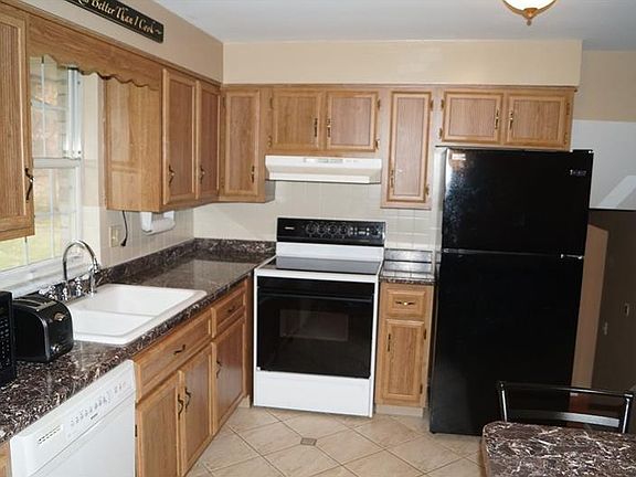 3rd image of 552 Willow Ave
