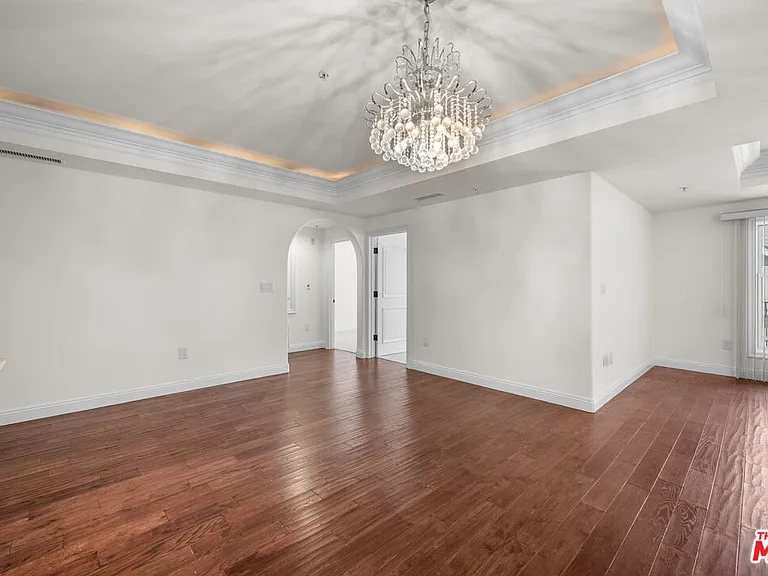837 Crenshaw Blvd #301 — Photo 26