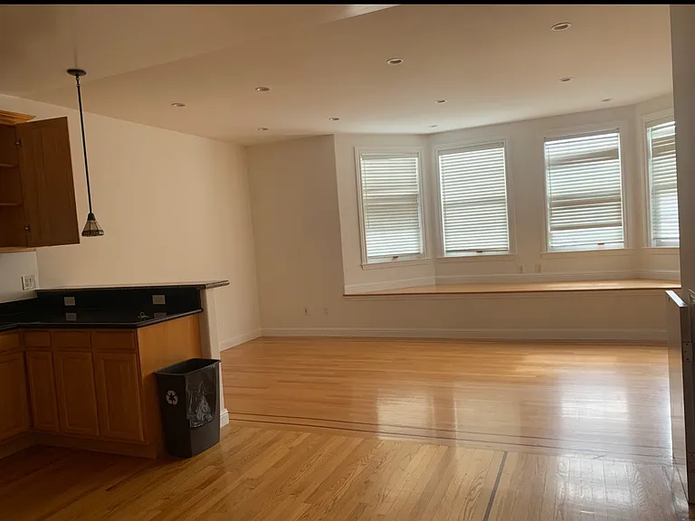 136 Burrows St — Photo 3