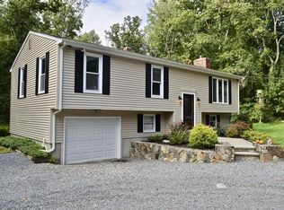 83 Cummings Rd, Swansea, MA 02777
