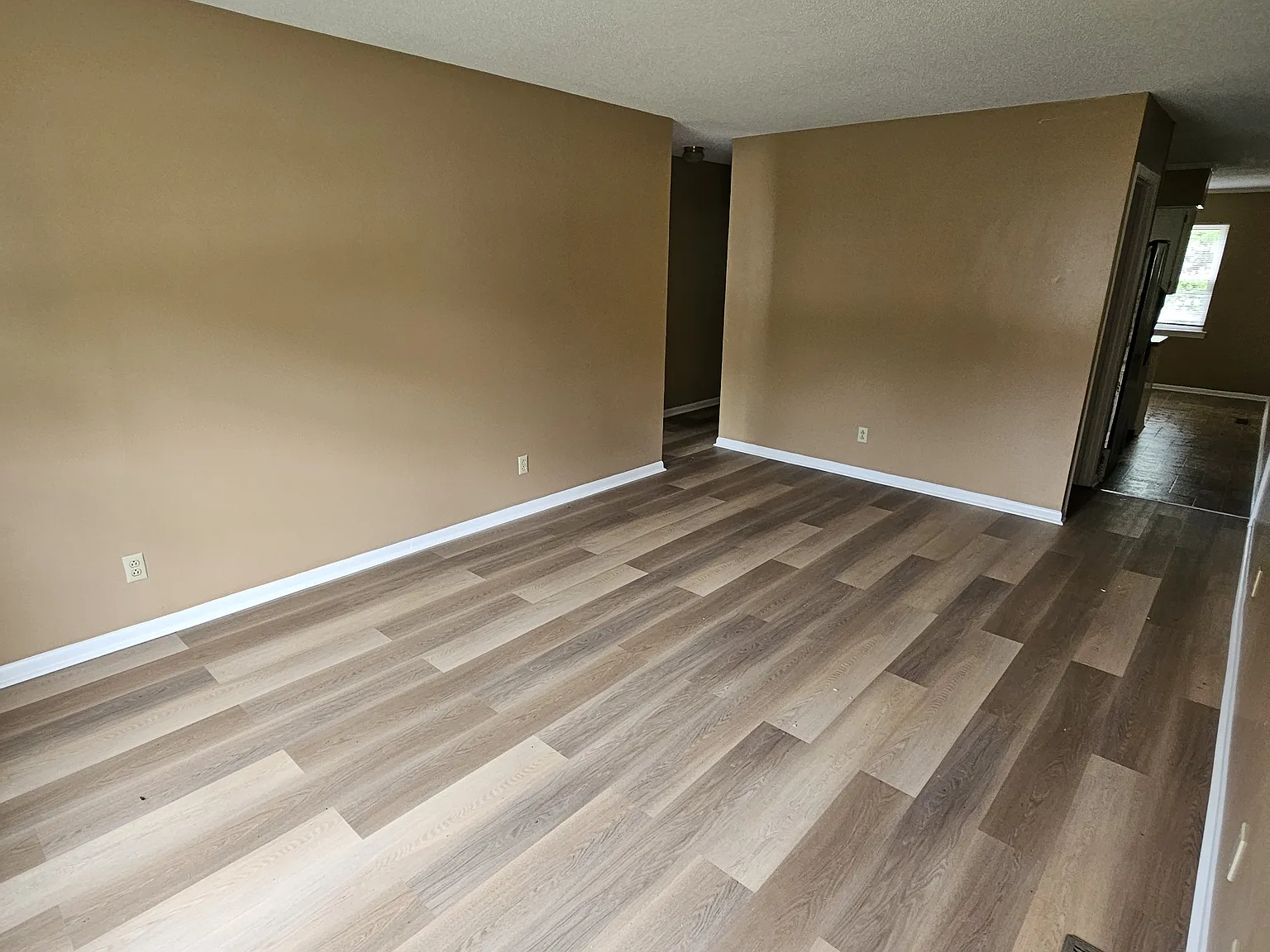 3 bed, 1.5 bath, 1450 sqft, $1,650 — Photo 4