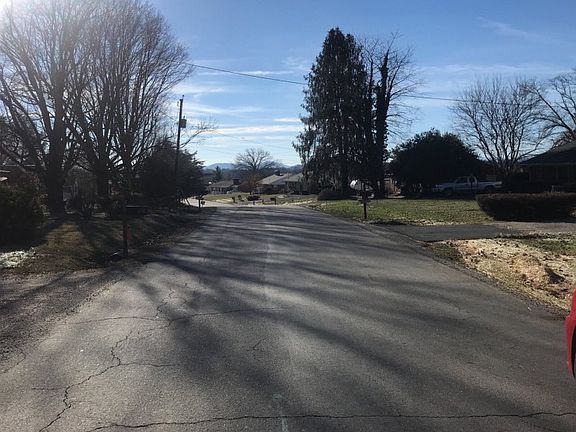 4th image of 6921 Greenway Dr
