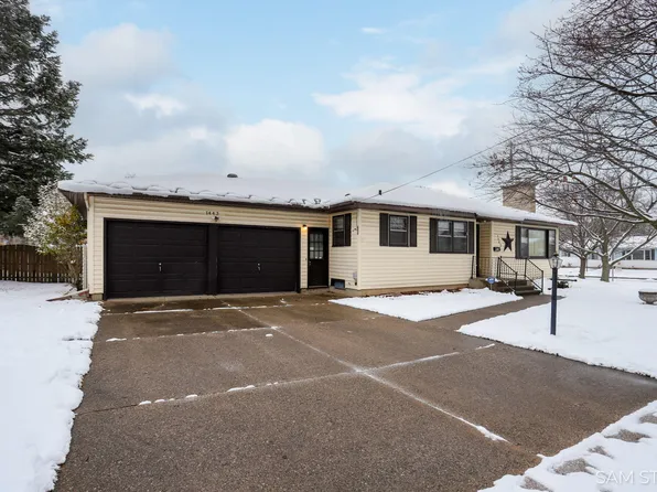 1443 Royal Oak St SW, Wyoming, MI 49509