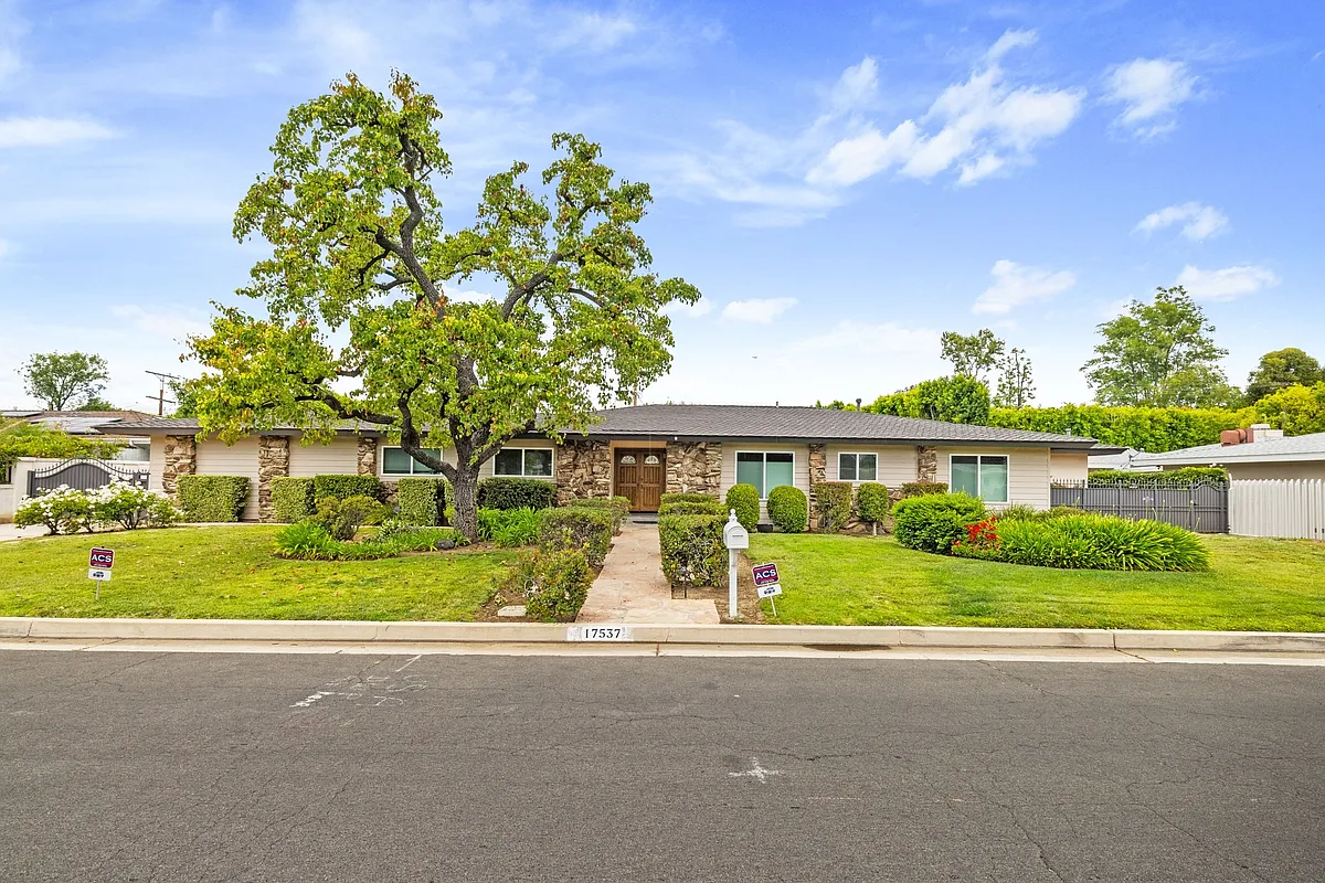 5 bed, 4016 sqft, $9,750 — Photo 1