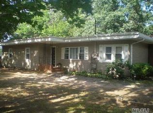 85 Fulton St, Brentwood, NY 11717