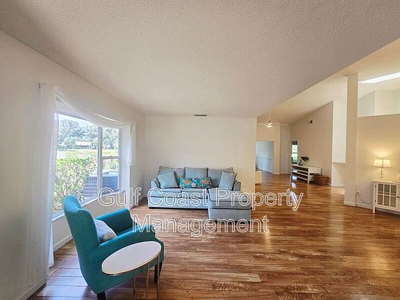 3rd image of 5808 Garden Lakes Dr