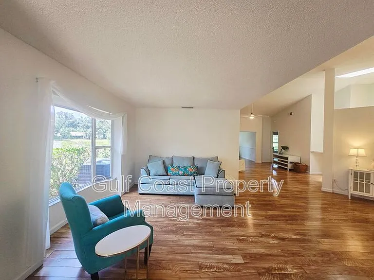 5808 Garden Lakes Dr — Photo 3