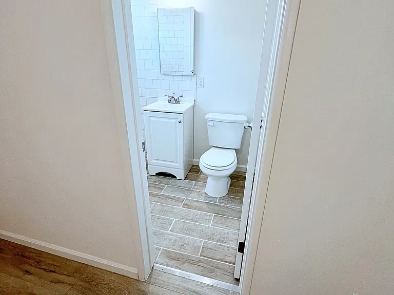 2405 S Denison Ave #4 — Photo 9