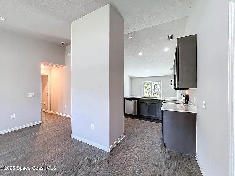 144 Roosevelt St — Photo 7