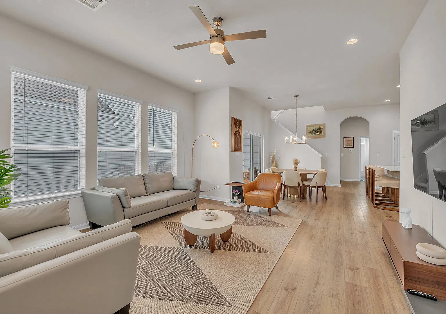 3bed 3bath Haven. Located in Round Rock/Gated Community — Photo 1