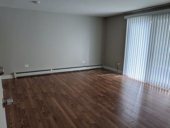 3rd image of 6037 W 63rd St #1S
