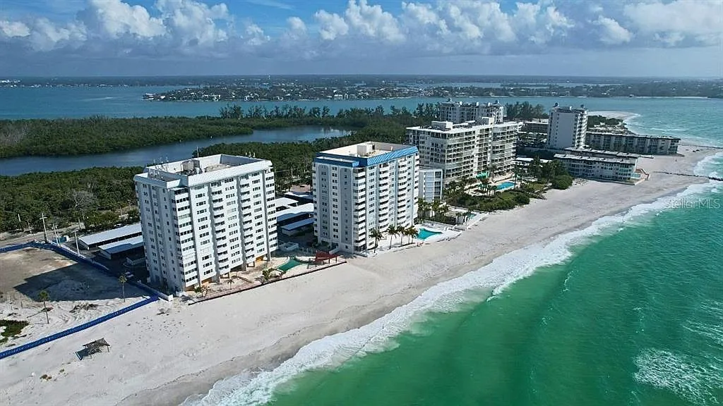 2 bed, 2.0 bath, 1364 sqft, $9,400 — Photo 3