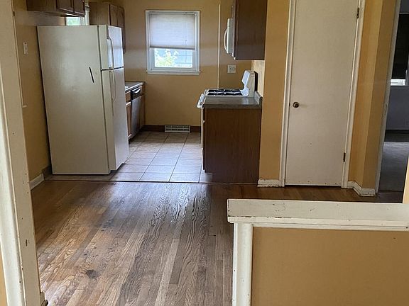 5th image of 3015 Avenue E