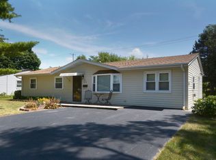 370 Dunbar Rd, Wauconda, IL 60084