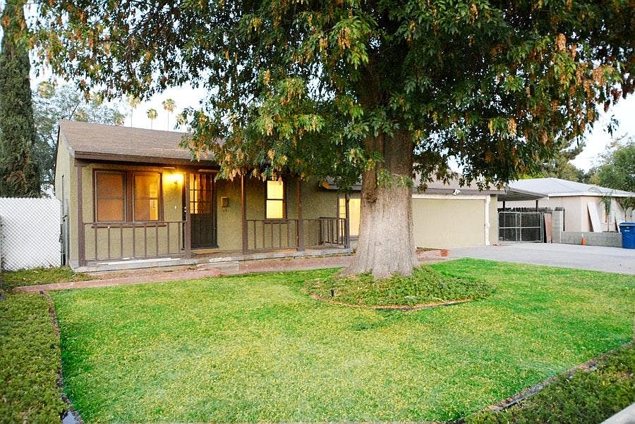 1st image of 7416 Owensmouth Ave