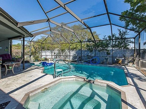 5th image of 2541 Holiday Lake Dr