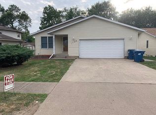 1100 15th St, Silvis, IL 61282