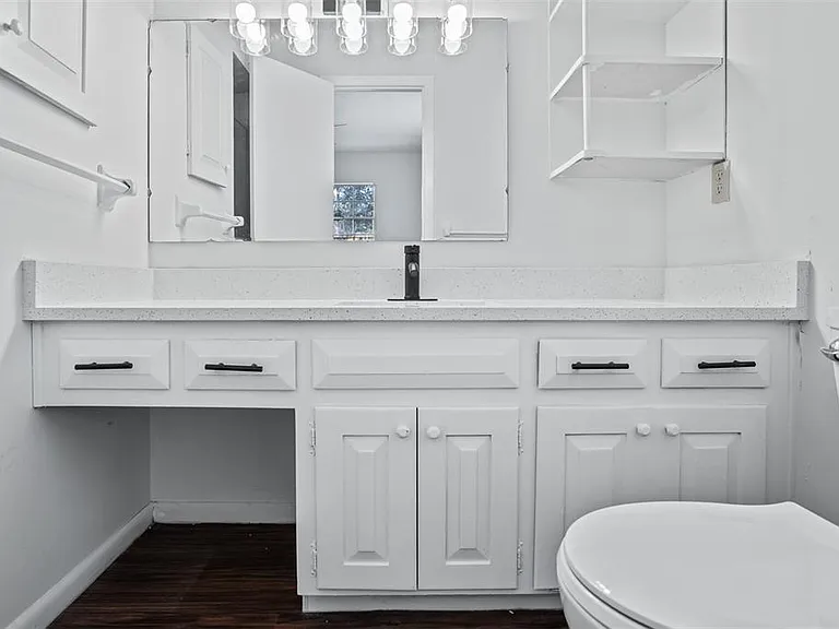 812 W Warren Ave — Photo 9