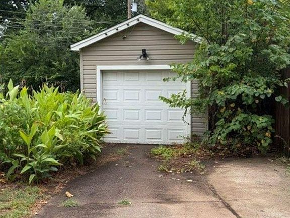 4th image of 1104 S Pine St