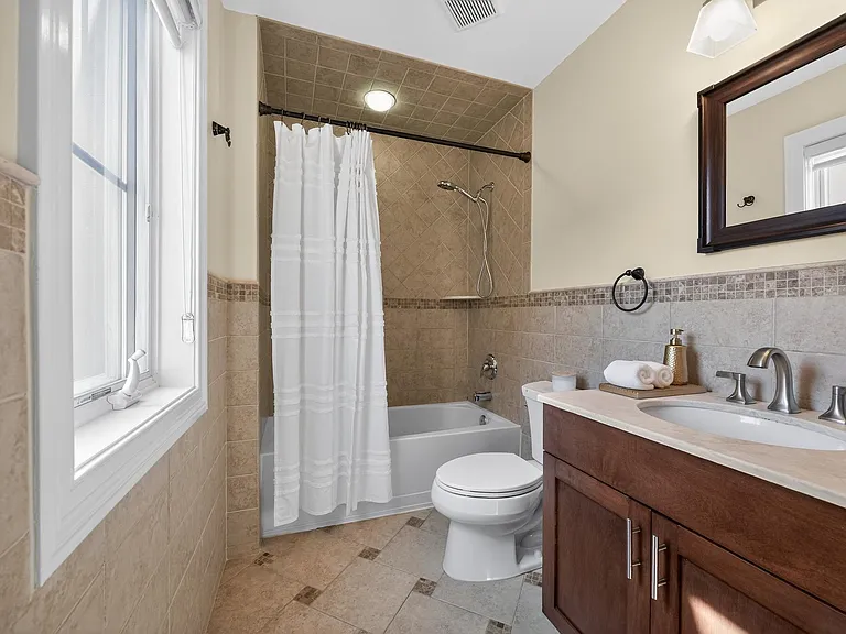 200 Laird Ave #204 — Photo 22