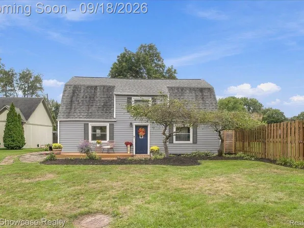 4025 Totem Ln, Waterford, MI 48328