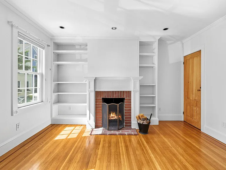 64 Pearl St — Photo 3