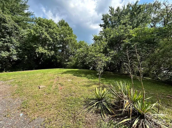 16 Yearwood Dr, Sylva, NC 28779