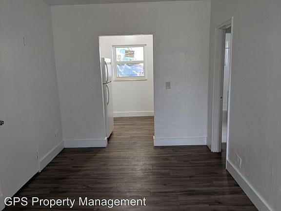 4th image of 1535 Jefferson Ave APT 08