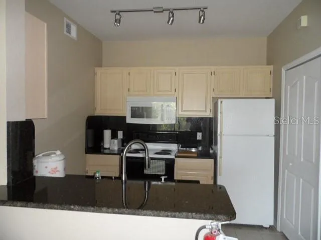 8927 Legacy Ct #201 — Photo 6