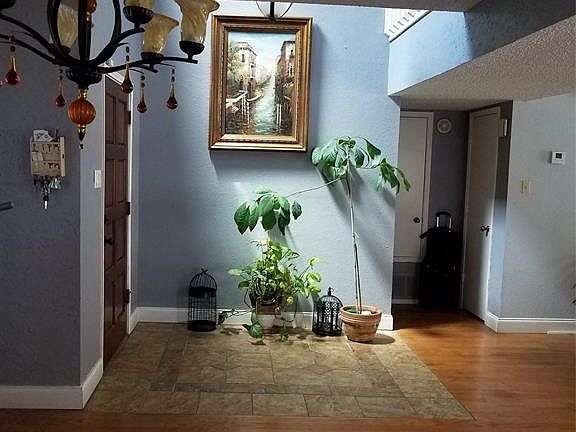 4th image of 2422 Slaton Dr