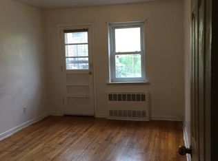 6111 218th St, Oakland Gardens, NY 11364