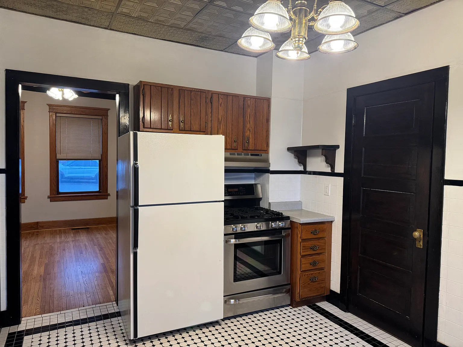 3 bed, 1750 sqft, $1,950 — Photo 4